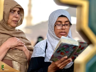 زیارت از دور: اشک‌ها و دعاهای زنان مسلمان در کنار بقیع | محنت فراق اهل‌بیت" 14