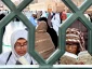 زیارت از دور: اشک‌ها و دعاهای زنان مسلمان در کنار بقیع | محنت فراق اهل‌بیت" 18
