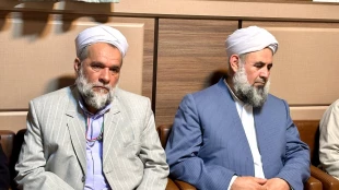 تاکید بر وحدت و استفاده از فرصت‌های معنوی،درنشست علما و اندیشمندان کاروان‌های اهل سنت بامسئولین بعثه مقام معظم رهبری در مدینه+عکس 7