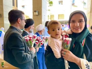 وصول أول قافلة من الطلبة الإیرانیین إلى المدینة المنورة؛ بدایة رحلة العمرة الروحانیة باستقبال حار 5
