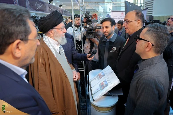 بازدید رهبر انقلاب از نمایشگاه دستاوردها و توانمندی‌های بخش خصوصی 2