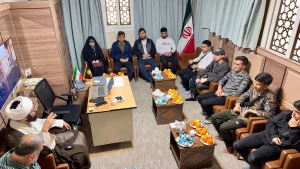 دیدار جوانان زائر در مدینه با مسئولین بعثه مقام معظم رهبری