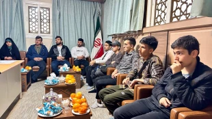 دیدار جوانان  زائر در مدینه با مسئولین بعثه مقام معظم رهبری" 12