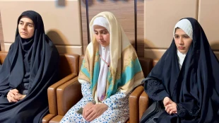 دیدار دانشجویان اهل تسنن با مسئول دفتر بعثه مقام معظم رهبری در مدینه: اهمیت انتقال تجربیات معنوی سفر حج+فیلم/عکس

 5