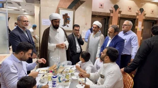  بازدید حجت‌الاسلام نجفی روحانی از هتل‌های مدینه؛ شنیدن دغدغه‌های زائران و تأکید بر معنویت زیارت
 7