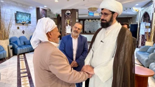  بازدید حجت‌الاسلام نجفی روحانی از هتل‌های مدینه؛ شنیدن دغدغه‌های زائران و تأکید بر معنویت زیارت
 10