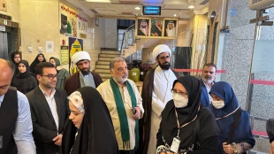 هشتمین کاروان عمره دانشجویی در شب مبعث پیامبر وارد مدینه منوره شد
 2