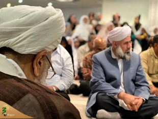 با حضور زائران شیعه و سنی برگزار شد ؛

امت محمد (ص) دوشادوش‌ هم در جشن مبعث رسول اکرم 3
