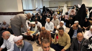 با حضور زائران شیعه و سنی برگزار شد ؛

امت محمد (ص) دوشادوش‌ هم در جشن مبعث رسول اکرم 3