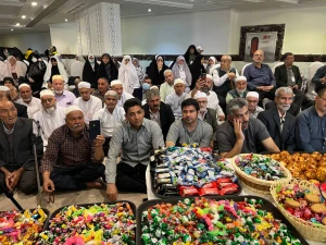 با حضور زائران شیعه و سنی برگزار شد ؛

امت محمد (ص) دوشادوش‌ هم در جشن مبعث رسول اکرم+عکس
