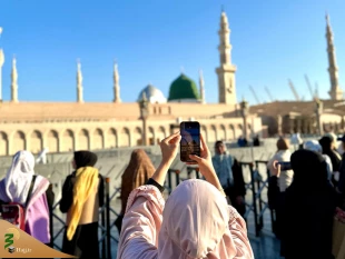 اشک و دعا زیر آفتاب مدینه؛ لحظه‌های ناب در حریم پیامبر مهربانی

 6