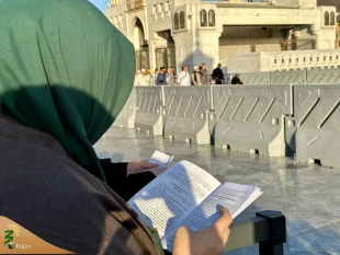 اشک و دعا زیر آفتاب مدینه؛ لحظه‌های ناب در حریم پیامبر مهربانی

 10