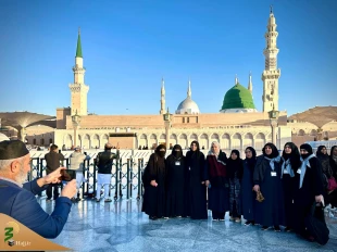 اشک و دعا زیر آفتاب مدینه؛ لحظه‌های ناب در حریم پیامبر مهربانی

 23