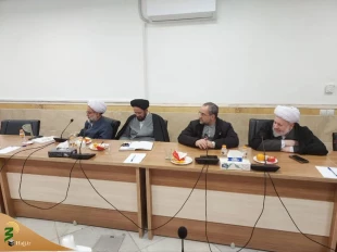 نوقشت فی الاجتماع الفقهی لممثلی بیوت مراجع التقلید حدود مراعاة الضوابط الخاصة بارتداء ملابس الإحرام لدخول صحن المسجد الحرام 4