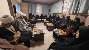 در نشست نخبگان با مسئول بعثه رهبری در مدینه مطرح شد

بهره برداری نخبگان از فرصت حضور در مدینه 9
