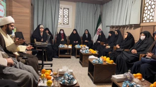 در نشست نخبگان با مسئول بعثه رهبری در مدینه مطرح شد

بهره برداری نخبگان از فرصت حضور در مدینه 3