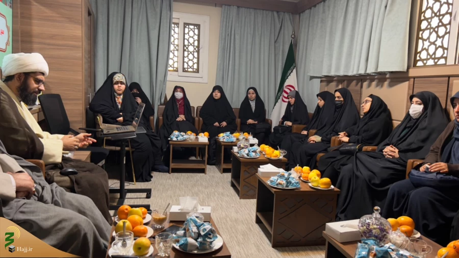 در نشست نخبگان با مسئول بعثه رهبری در مدینه مطرح شد

بهره برداری نخبگان از فرصت حضور در مدینه 5