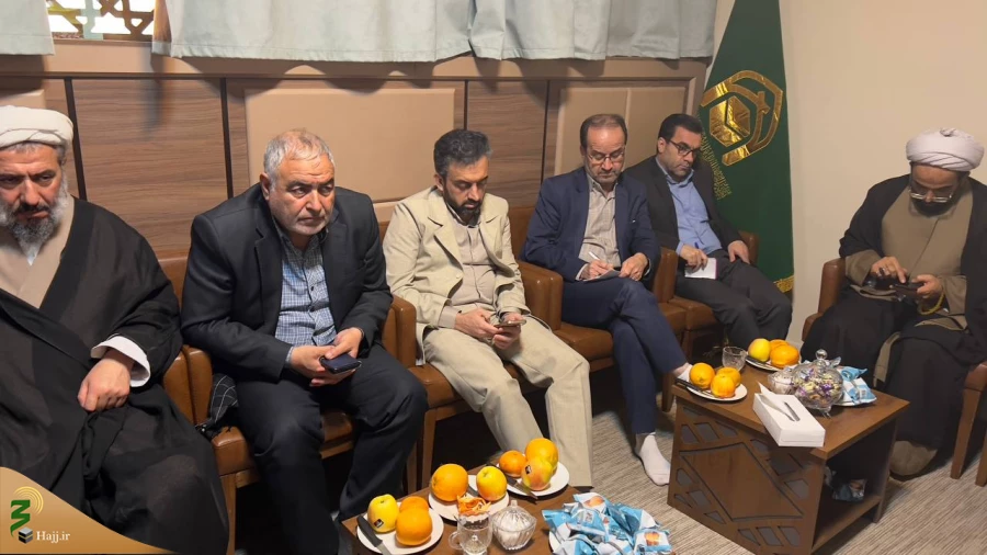 در نشست مدیران کاروانهای دانشجویی و مدیران هتلها با مسئول بعثه رهبری مطرح شد؛

لزوم میزبانی شایسته از دانشجویان عمره گزار 4