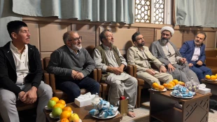 در بعثه رهبری در مدینه ؛
دیدار مسئول بعثه رهبری در مدینه با  نمایندگان کاروانی از استرالیا  3
