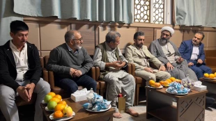 در بعثه رهبری در مدینه ؛
دیدار مسئول بعثه رهبری در مدینه با  نمایندگان کاروانی از استرالیا  4