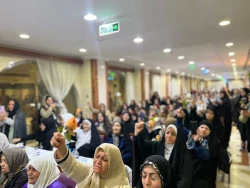 دانشجویان و زائران ایرانی در مدینه برگزار کردند؛

جشن میلاد امام حسین (ع) در در جوار حرم نبوی  2