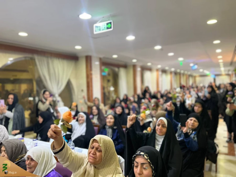 دانشجویان و زائران ایرانی در مدینه برگزار کردند؛

جشن میلاد امام حسین (ع) در در جوار حرم نبوی  2