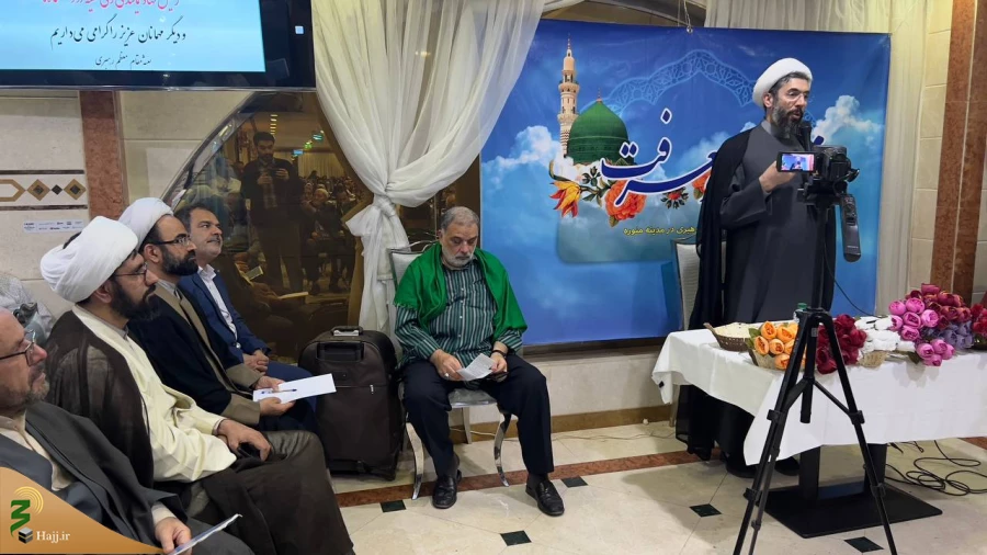 دانشجویان و زائران ایرانی در مدینه برگزار کردند؛

جشن میلاد امام حسین (ع) در در جوار حرم نبوی  3