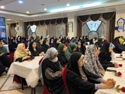 در مدینه منوره ؛

دانشجویان با شاخه های گل در جشن ولادت امام حسین و قمربنی‌هاشم  6