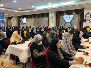 در مدینه منوره ؛

دانشجویان با شاخه های گل در جشن ولادت امام حسین و قمربنی‌هاشم  6
