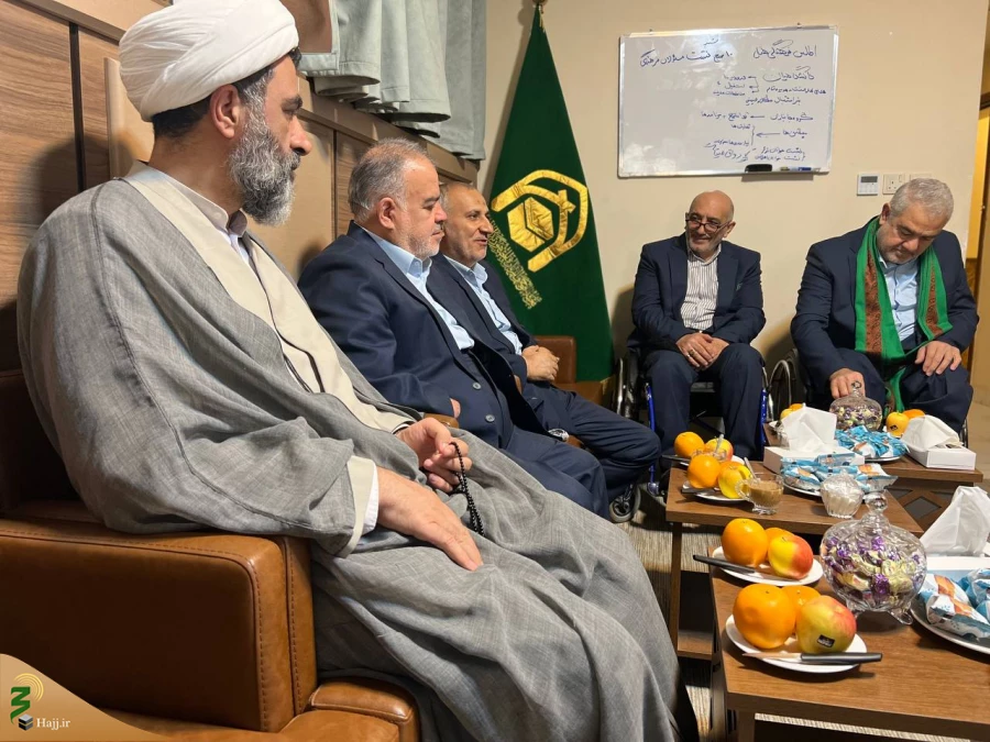 در سالروز ولادت حضرت قمر بنی هاشم و روز جانباز ؛

دیدار مسئول بعثه رهبری در مدینه با جانبازان دفاع مقدس  2