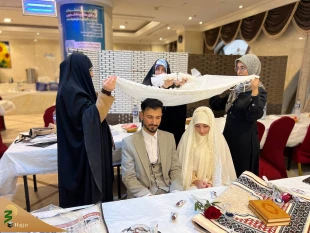 با حضور مسئول بعثه رهبری در مدینه و دانشجویان عمره گزار ؛

مراسم عقد ازدواج دانشجویی در مدینه منوره  2
