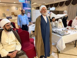 با حضور مسئول بعثه رهبری در مدینه و دانشجویان عمره گزار ؛

مراسم عقد ازدواج دانشجویی در مدینه منوره  7