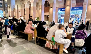 غرفه‌های خوشمزه در ضلع جنوبی مسجدالنبی؛ پاتوق شبانه زائران از کشورهای مختلف 6