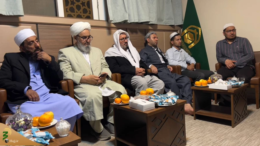 مسئول بعثه رهبری در دیدار علمای اهل سنت 

 3