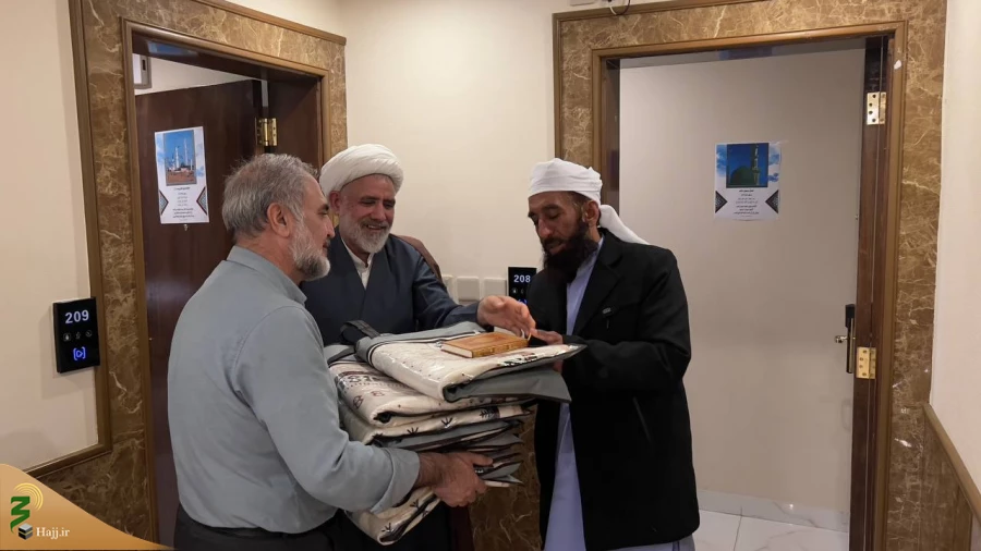 مسئول بعثه رهبری در دیدار علمای اهل سنت 

 4