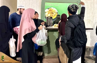 غرفه‌های خوشمزه در ضلع جنوبی مسجدالنبی؛ پاتوق شبانه زائران از کشورهای مختلف 7