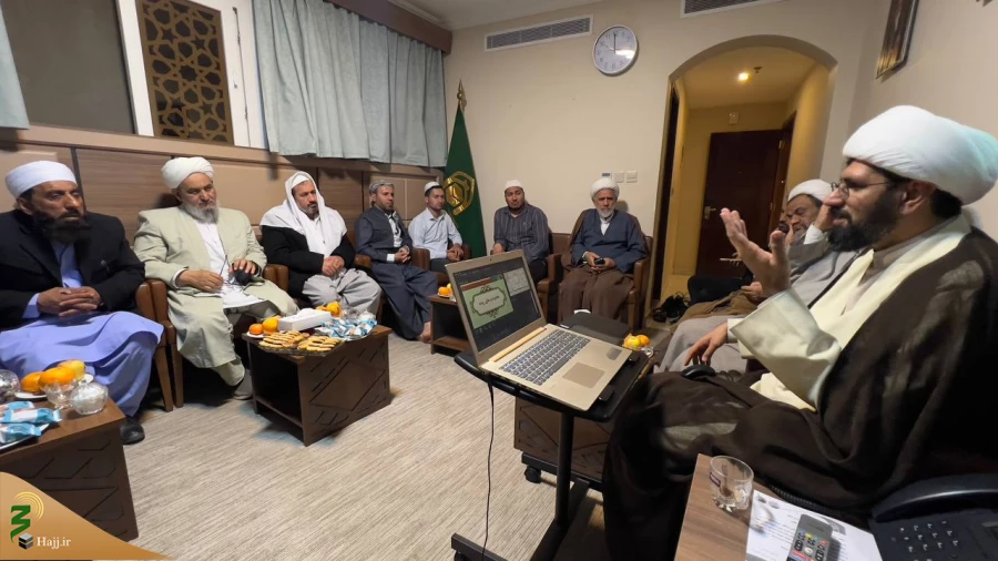 مسئول بعثه رهبری در دیدار علمای اهل سنت 

 8