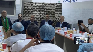 در مدینه منوره ؛
بازدید مسئول بعثه رهبری به همراه تعدادی از جانبازان از آشپزخانه مرکزی  10