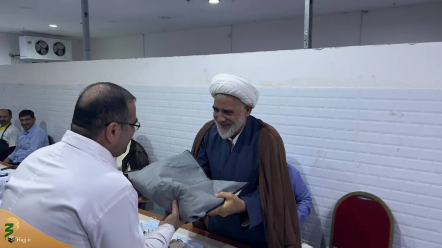 در مدینه منوره ؛
بازدید مسئول بعثه رهبری به همراه تعدادی از جانبازان از آشپزخانه مرکزی  2