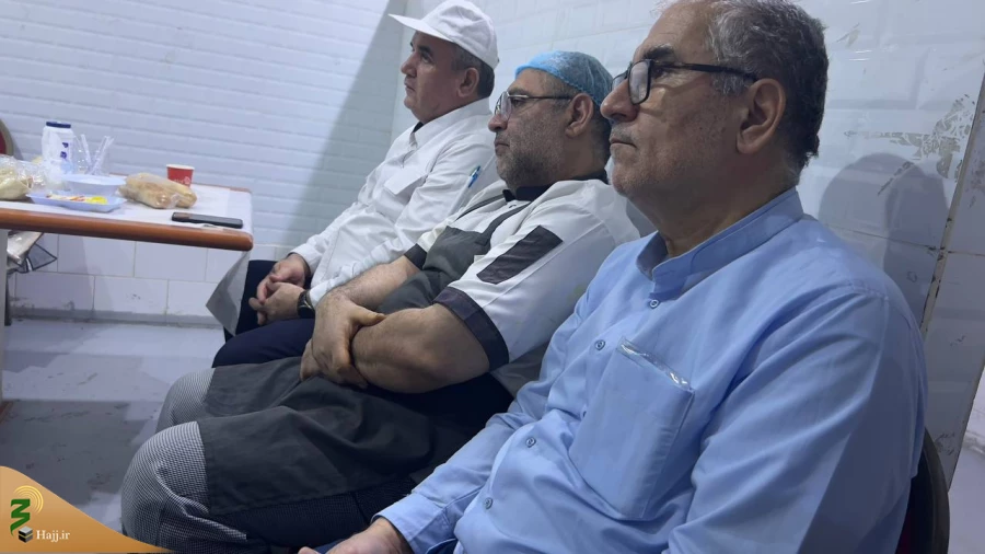 در مدینه منوره ؛
بازدید مسئول بعثه رهبری به همراه تعدادی از جانبازان از آشپزخانه مرکزی  2