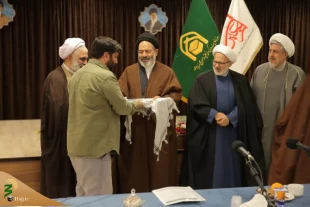 با حضور نماینده ولی فقیه در امور حج و زیارت

از 100 مبلغ زن و مرد پاکستانی تجلیل شد
 2