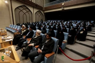 ممثل الولی الفقیه فی شوون الحج و الزیارة؛ ینبغی أن یکون کلام سماحة القائد هو المحور و خارطة الطریق لنا جمیعاً. 3