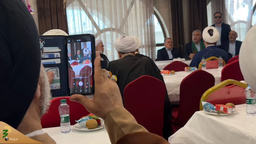 مسئول بعثه رهبری در مدینه ؛

انتقال 60 درصد زائران با قطار از مدینه به مکه   7