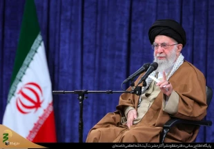 در دیدار فرماندهان نیروی هوایی و پدافند هوایی ارتش 

رهبر انقلاب : مذاکره با آمریکا ، عاقلانه ، هوشمندانه و شرافتمندانه نیست 2
