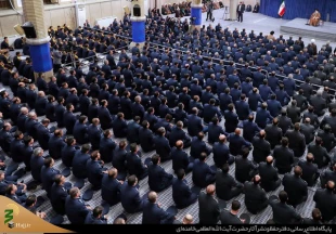 در دیدار فرماندهان نیروی هوایی و پدافند هوایی ارتش 

رهبر انقلاب : مذاکره با آمریکا ، عاقلانه ، هوشمندانه و شرافتمندانه نیست 2