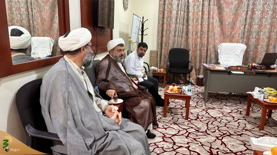 در دیدار محمدمهدی برادران با مسئول بعثه رهبری در مکه

بهره‌گیری از ظرفیت‌های حج در توسعه خدمات زائران
 5