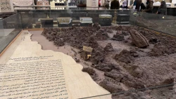 با همراهی مسئول بعثه رهبری در مدینه؛

بازدید وزیر علوم، تحقیقات و فناوری از اماکن تاریخی و موزه‌های شهر مدینه 12