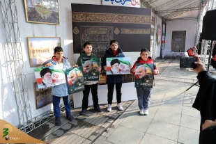 غرفه فرهنگی مجموعه حج و زیارت در راهپیمایی یوم الله ۲۲ بهمن 10