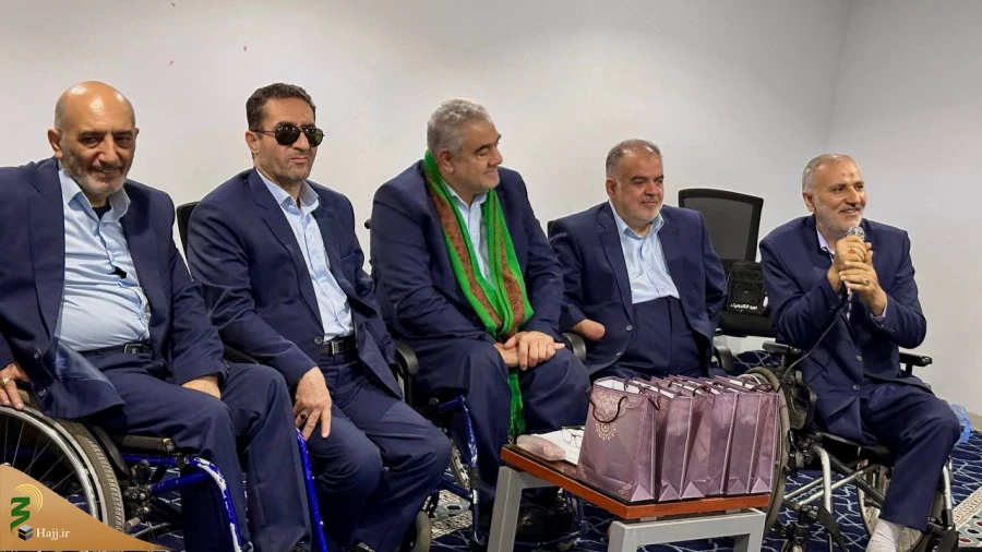 دیدار مسئولین بعثه رهبری و ستاد عمره از آشپزخانه مکه :

 تقدیر از خادمان زائرین در ایام شعبانیه 2
