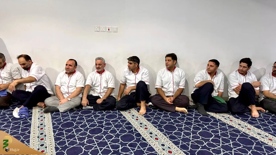 دیدار مسئولین بعثه رهبری و ستاد عمره از آشپزخانه مکه :

 تقدیر از خادمان زائرین در ایام شعبانیه 4